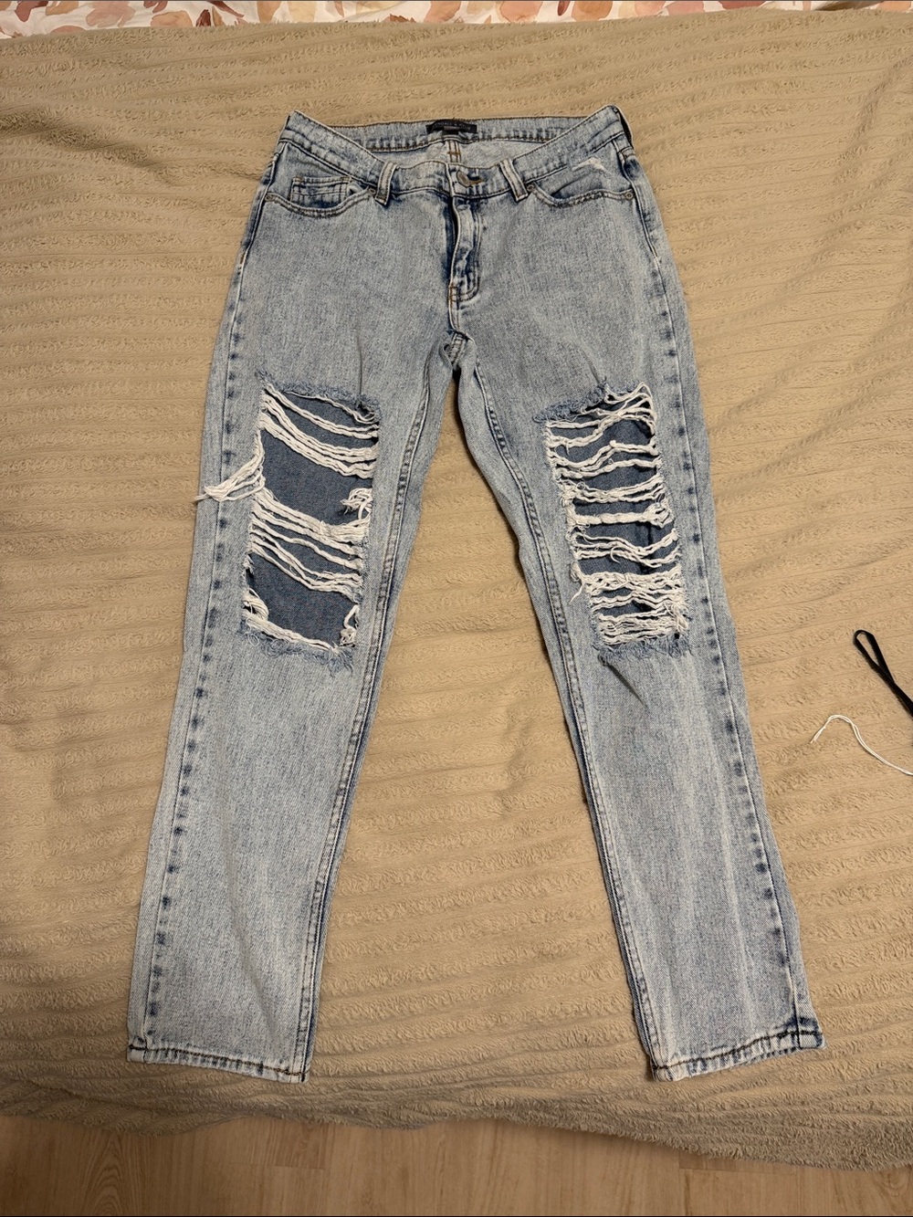 Kendall & Kylie Light Blue Distressed Boyfriend Jeans